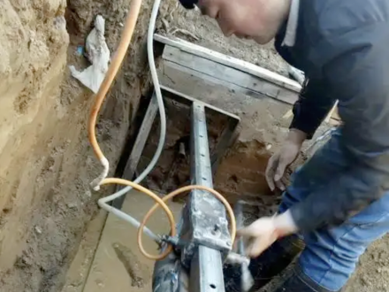 丰台区某小区外部市政供水管线穿河段施工